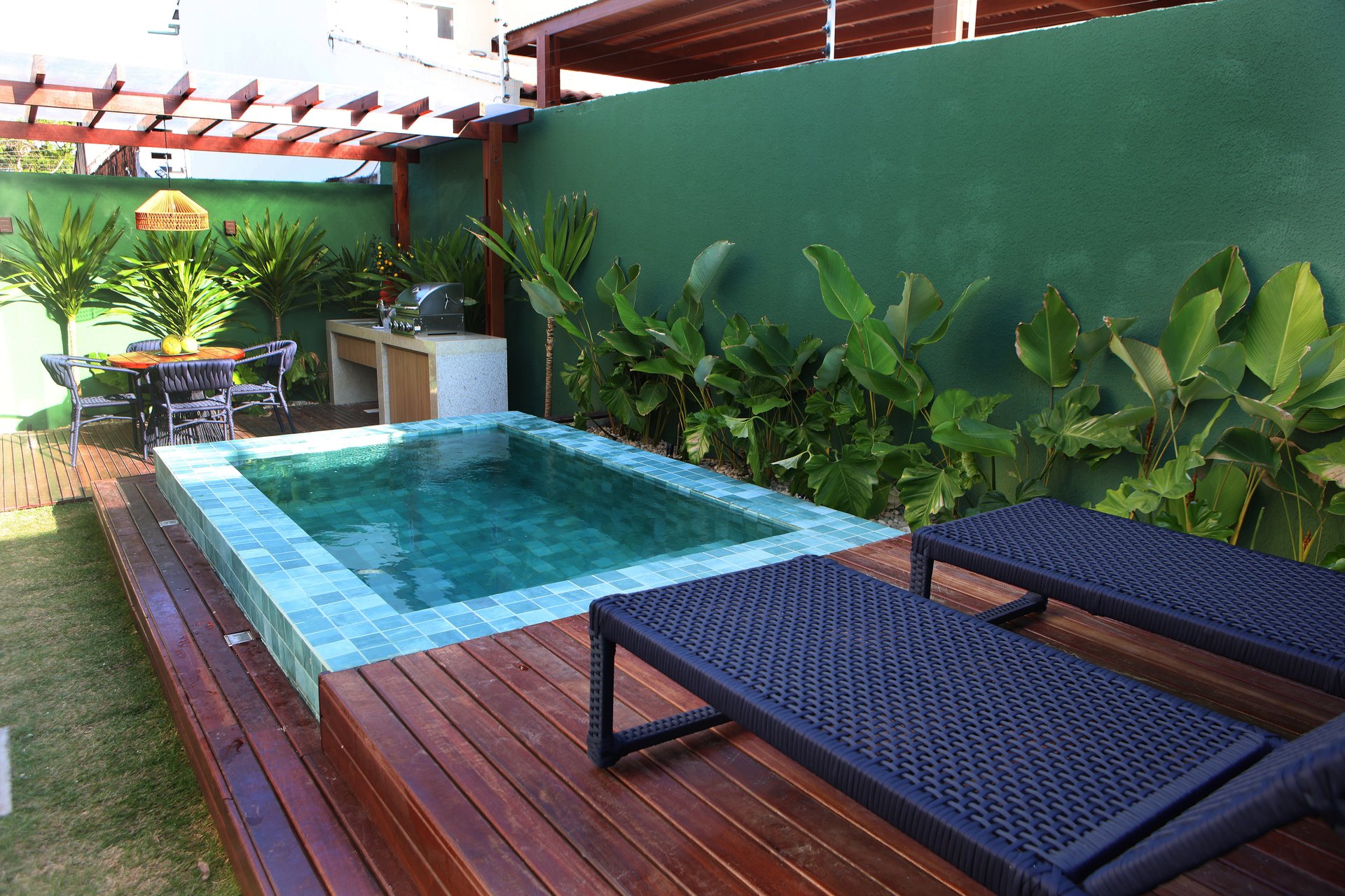 Piscina Privativa com Deck